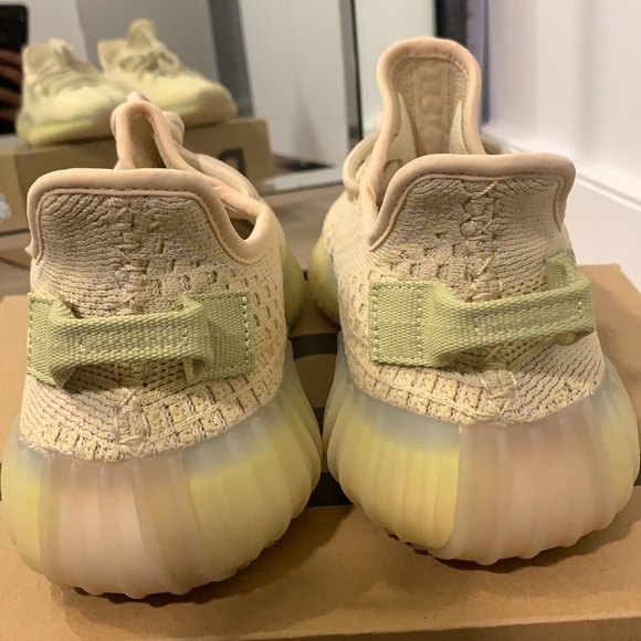 Yeezy Boost 350 V2 - Picture 5 of 6